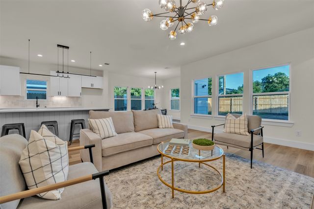 1442 E Allen Avenue, Fort Worth, TX 76104