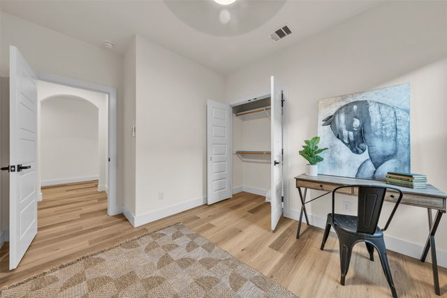 1442 E Allen Avenue, Fort Worth, TX 76104
