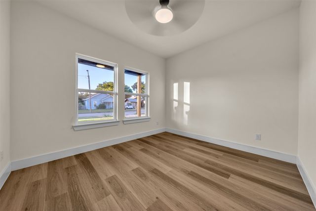 1442 E Allen Avenue, Fort Worth, TX 76104