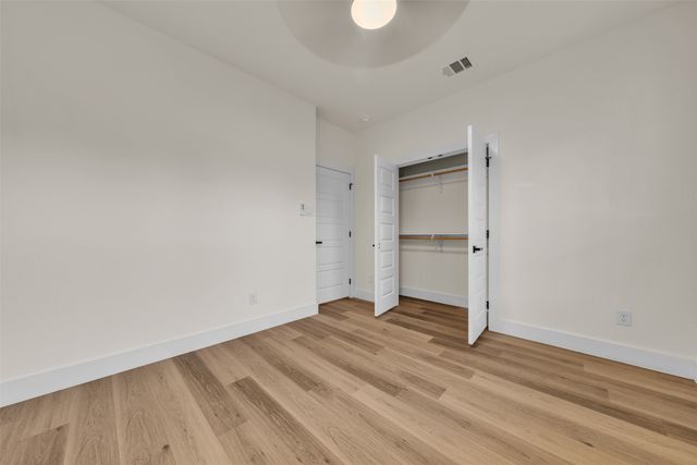 1442 E Allen Avenue, Fort Worth, TX 76104