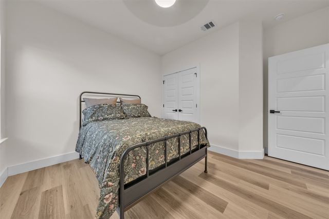 1442 E Allen Avenue, Fort Worth, TX 76104