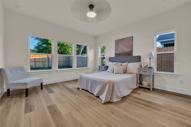 1442 E Allen Avenue, Fort Worth, TX 76104