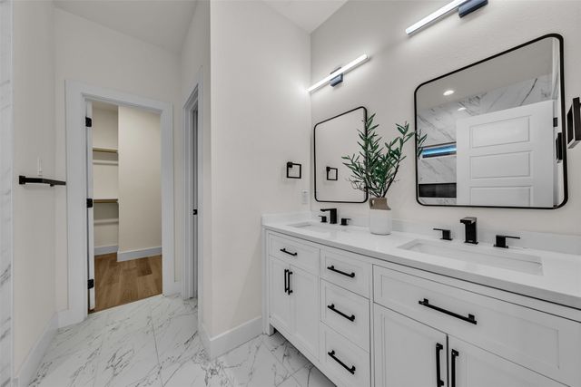 1442 E Allen Avenue, Fort Worth, TX 76104