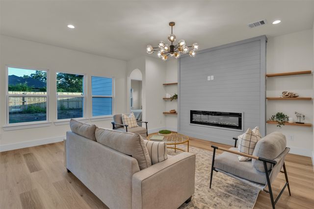 1442 E Allen Avenue, Fort Worth, TX 76104