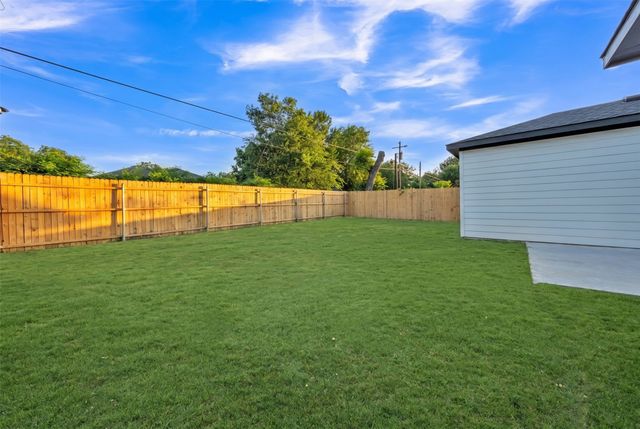1442 E Allen Avenue, Fort Worth, TX 76104