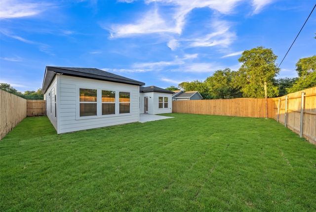 1442 E Allen Avenue, Fort Worth, TX 76104