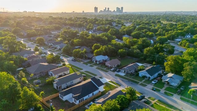 1442 E Allen Avenue, Fort Worth, TX 76104