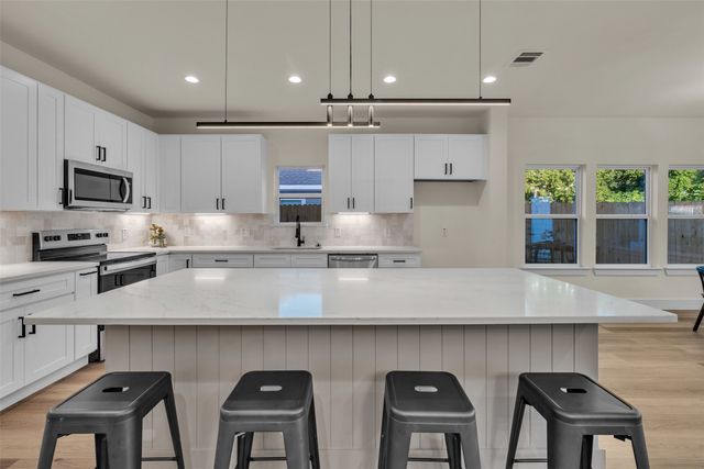 1442 E Allen Avenue, Fort Worth, TX 76104