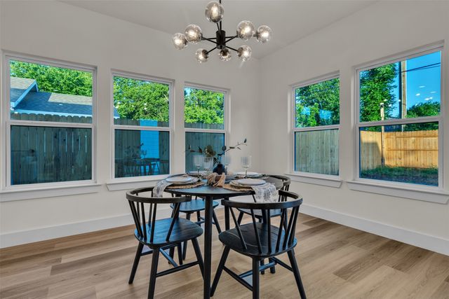 1442 E Allen Avenue, Fort Worth, TX 76104