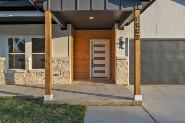 1442 E Allen Avenue, Fort Worth, TX 76104