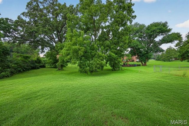 8555 Old Sappington Road, St Louis, MO 63126