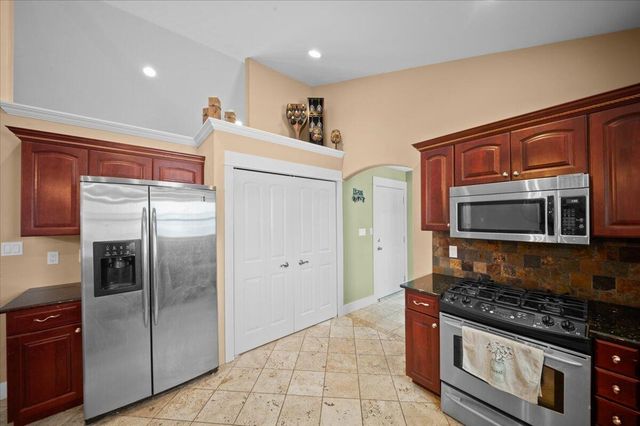 738 Fieldstone Drive, Coopersville, MI 49404