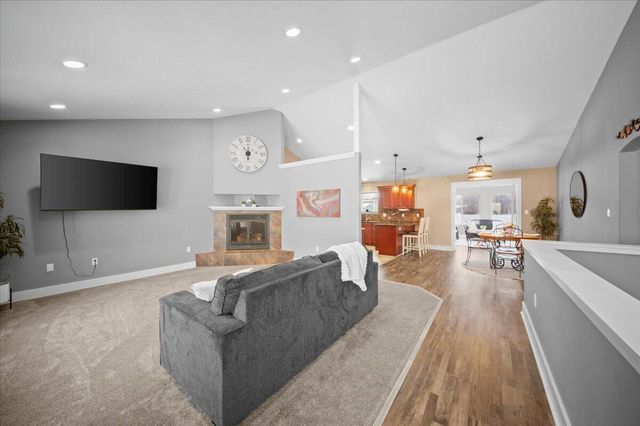 738 Fieldstone Drive, Coopersville, MI 49404