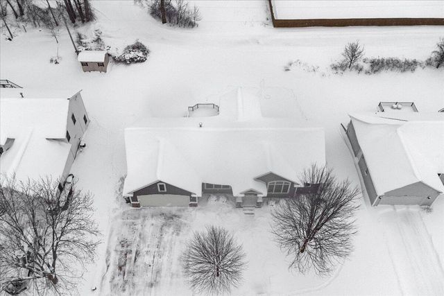 738 Fieldstone Drive, Coopersville, MI 49404