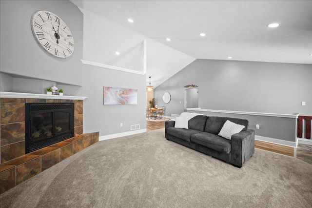 738 Fieldstone Drive, Coopersville, MI 49404