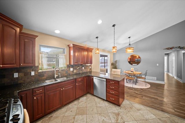 738 Fieldstone Drive, Coopersville, MI 49404