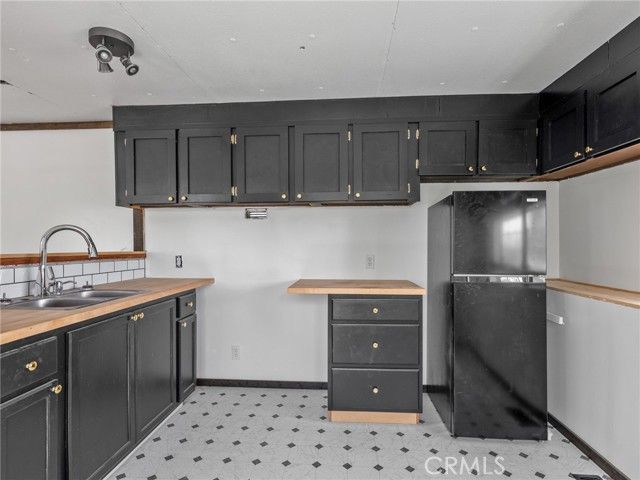 5124 Luna Road, Phelan, CA 92371