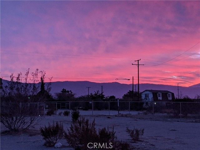 5124 Luna Road, Phelan, CA 92371