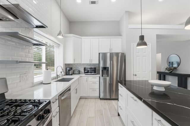 179 N Dreamweaver Circle, The Woodlands, TX 77380