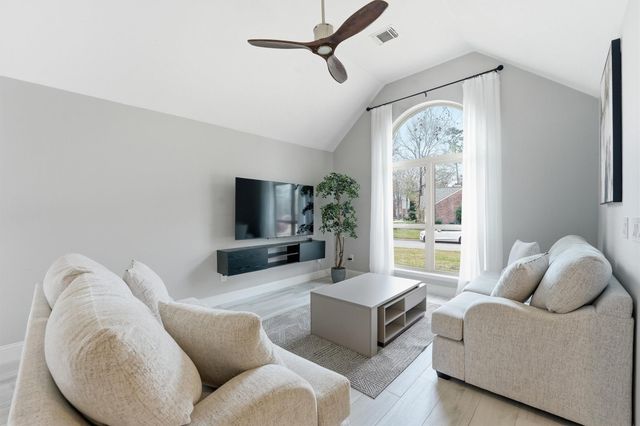 179 N Dreamweaver Circle, The Woodlands, TX 77380