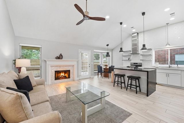 179 N Dreamweaver Circle, The Woodlands, TX 77380