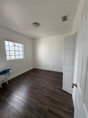 956 SW 148th Pl, Miami, FL 33194