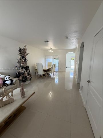 956 SW 148th Pl, Miami, FL 33194