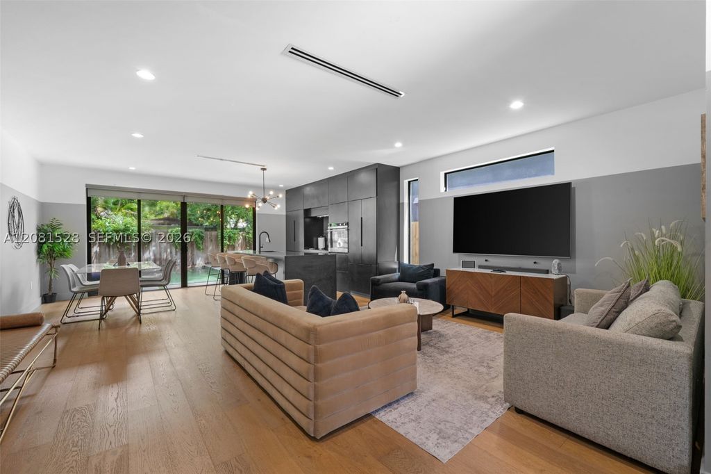 Image 3 of property listing at 257 NW 39th St 257, Miami, FL 33127