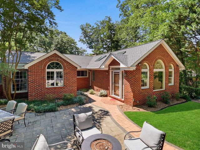 2615 S JUNE ST, Arlington, VA 22202