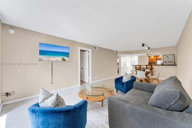 9811 N Hollybrook Lake Drive 103, Pembroke Pines, FL 33025
