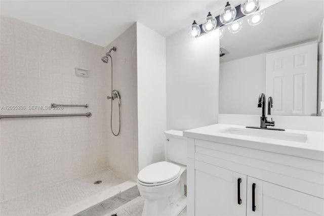9811 N Hollybrook Lake Drive 103, Pembroke Pines, FL 33025