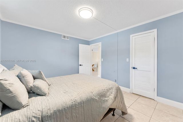 9811 N Hollybrook Lake Drive 103, Pembroke Pines, FL 33025