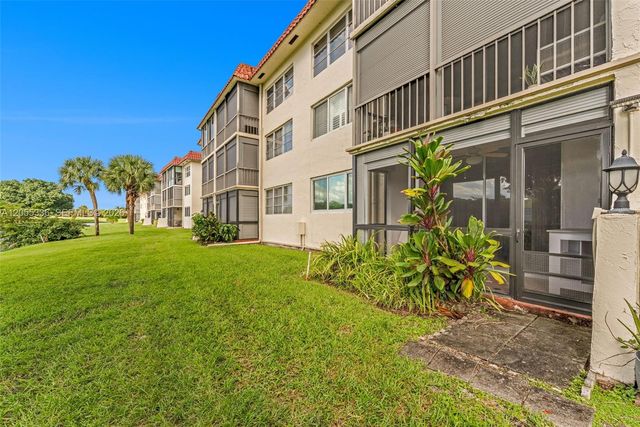 9811 N Hollybrook Lake Drive 103, Pembroke Pines, FL 33025