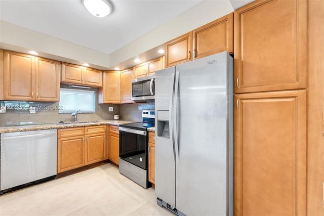 9811 N Hollybrook Lake Drive 103, Pembroke Pines, FL 33025
