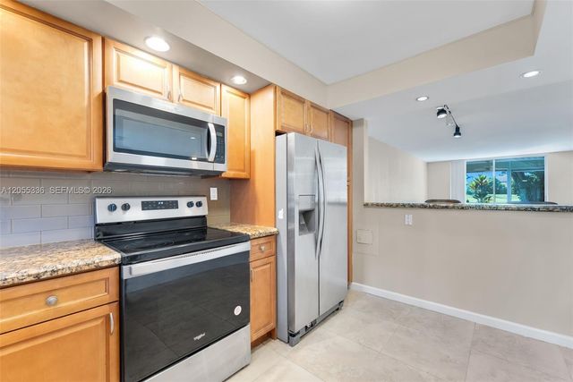 9811 N Hollybrook Lake Drive 103, Pembroke Pines, FL 33025