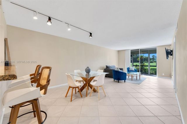 9811 N Hollybrook Lake Drive 103, Pembroke Pines, FL 33025