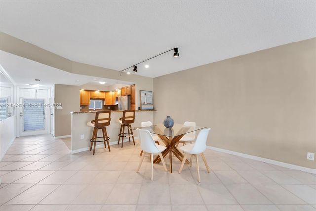 9811 N Hollybrook Lake Drive 103, Pembroke Pines, FL 33025