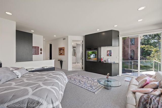 8559 Pine Cove Drive, Commerce Charter Township, MI 48382