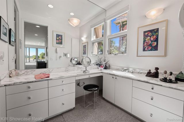 8559 Pine Cove Drive, Commerce Charter Township, MI 48382