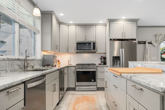 267 Lincoln Ave, Fall River, MA 02720