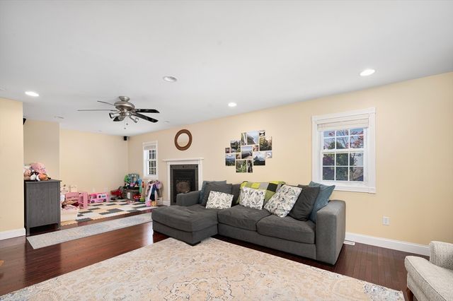 267 Lincoln Ave, Fall River, MA 02720