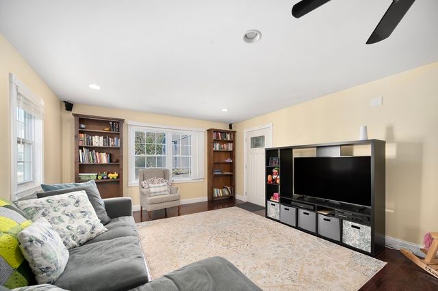 267 Lincoln Ave, Fall River, MA 02720