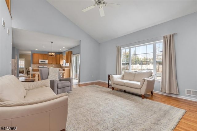 2 Nicole Dr, Franklin Twp., NJ 08873