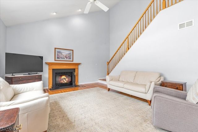 2 Nicole Dr, Franklin Twp., NJ 08873