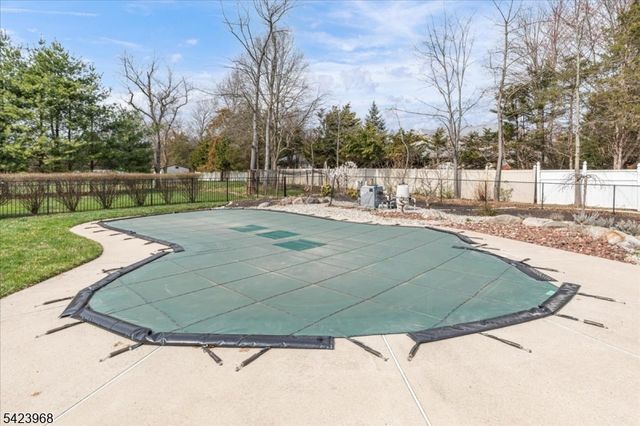 2 Nicole Dr, Franklin Twp., NJ 08873
