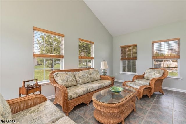 2 Nicole Dr, Franklin Twp., NJ 08873