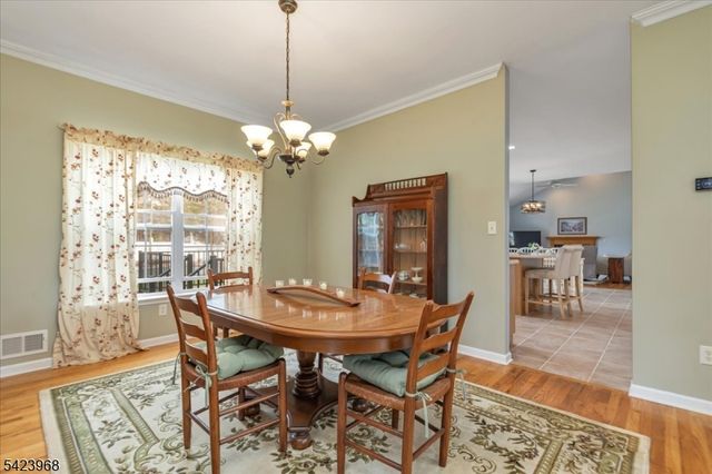2 Nicole Dr, Franklin Twp., NJ 08873