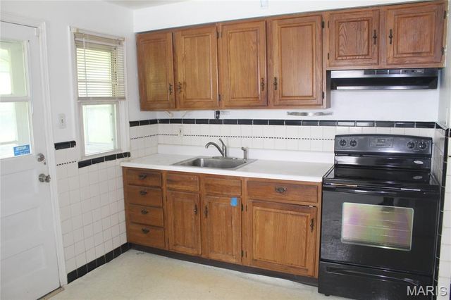 1501 Akron Drive, St Louis, MO 63137
