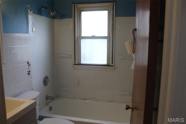 1501 Akron Drive, St Louis, MO 63137