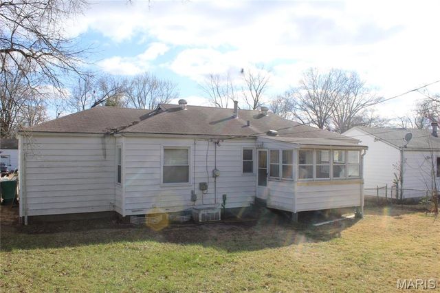 1501 Akron Drive, St Louis, MO 63137